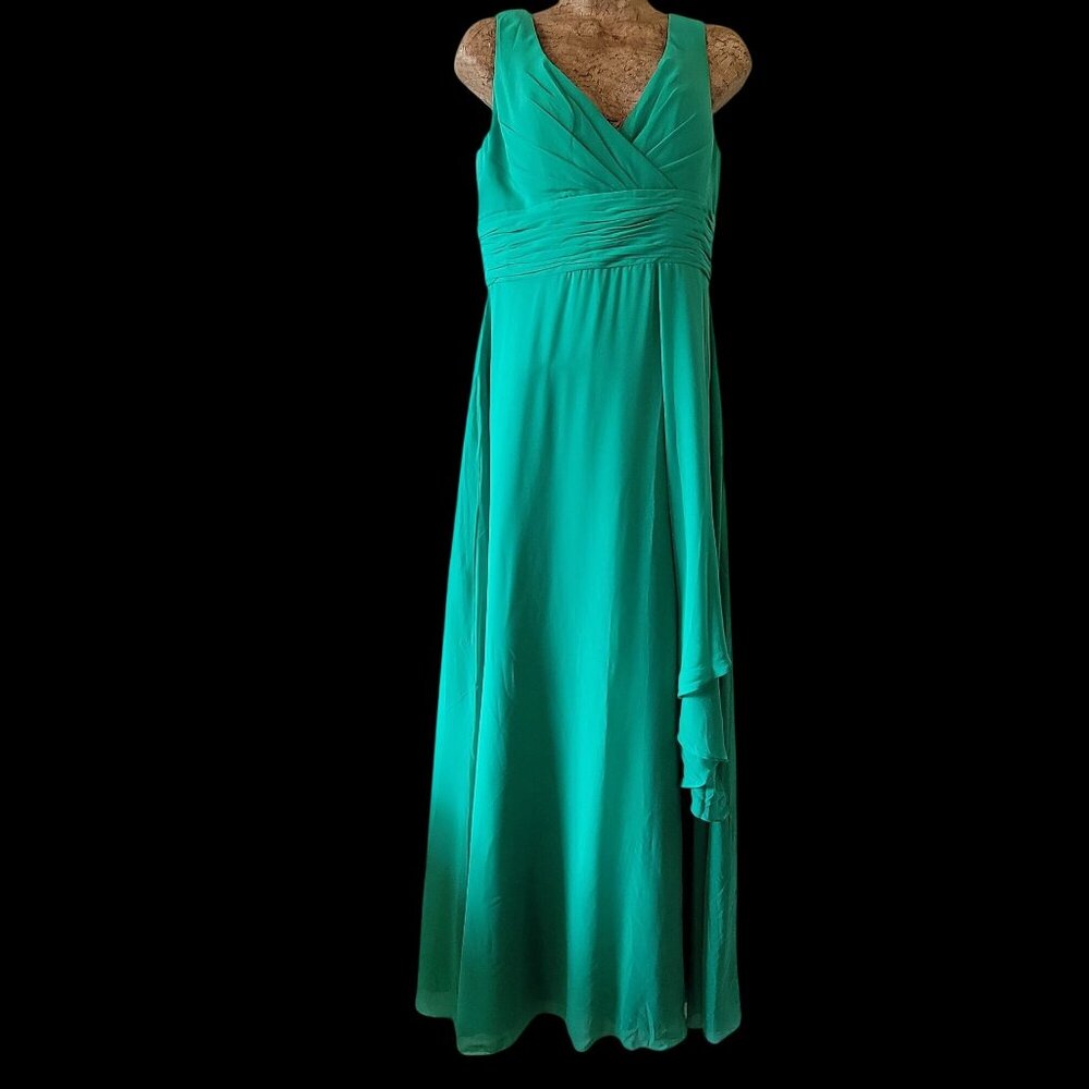 Green Sleeveless V-Neck Ruched Empire Waist Floor-Length Chiffon Dress